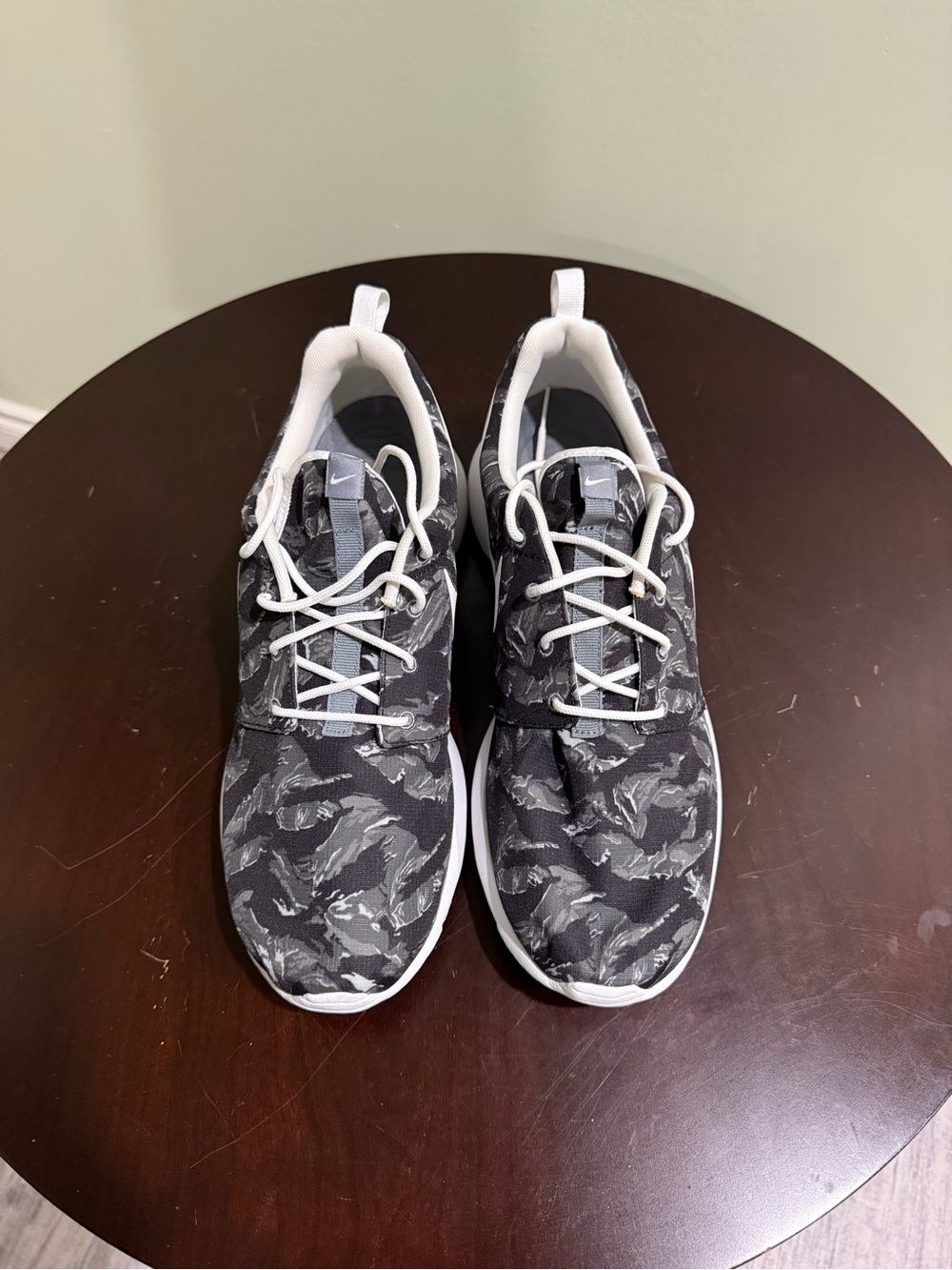 Nike Rosherun size 12, NWOB